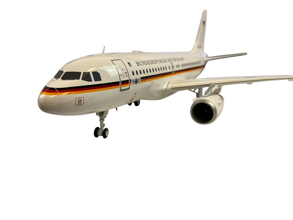 1/200 JC200 (LH2247) Airbus A319-133CJ (15-01) - BundesRepublic Deutschland - Deutsch Bundes Luftwaffe (Limited Edition)