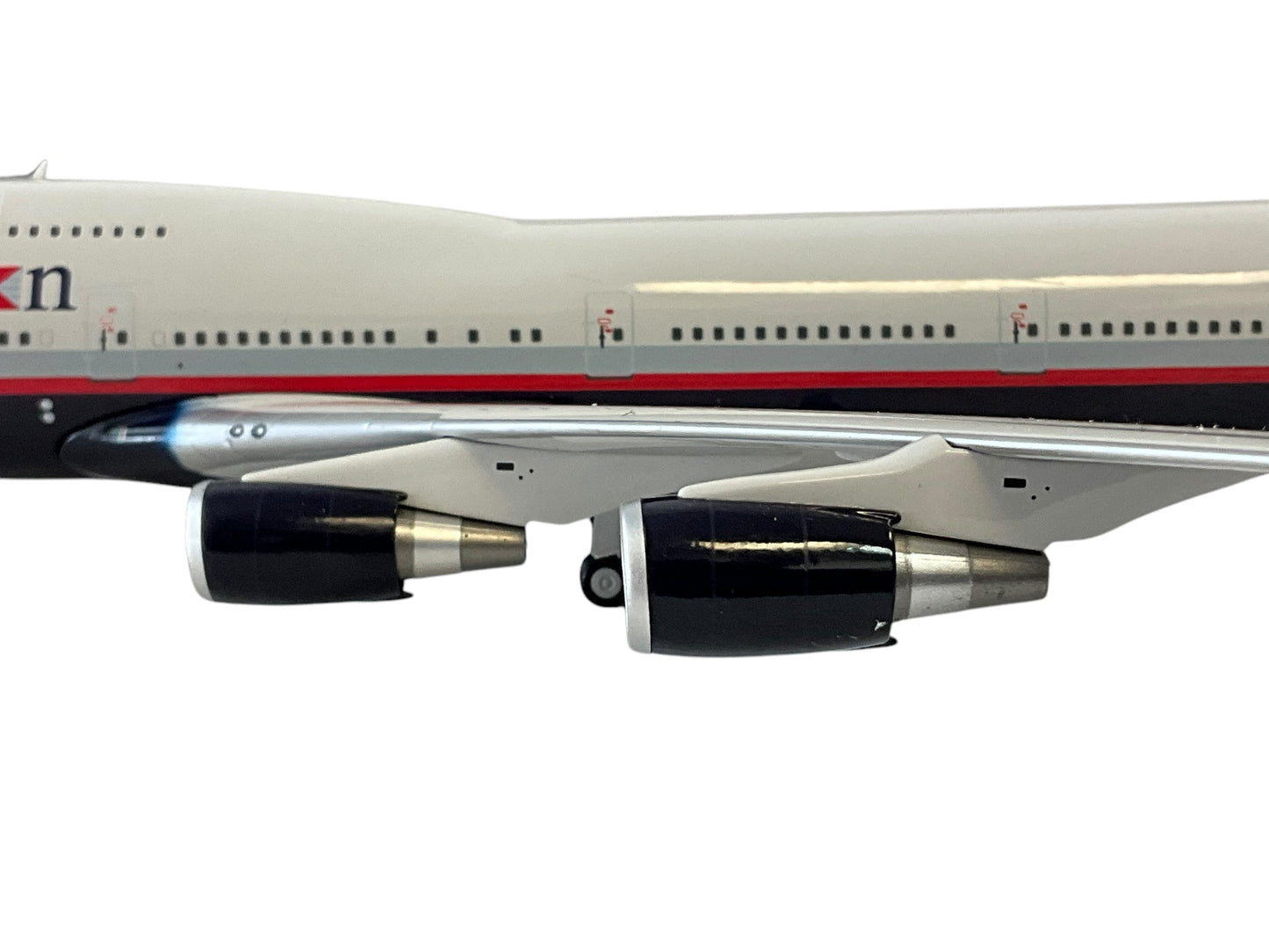 1/200 (Inflight200) B-Models (BP-744-100) Boeing B747-475 (C-GMWW) " Maxwell W. Ward " Boeing's 100th B747-400" 1st CDN "Chevron" Livery - Canadian Airlines International (Limited Edition)