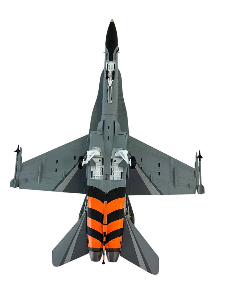 1/72 JC Wings (JCW72F18011) McDonnell Douglas (F18A) CF188 Hornet (188720) '20 Years CF18 Hornet" 410 "Cougars" Sqdn, Canadian Armed Forces 2004 Airshow Demo (Limited Edition of Only 600)