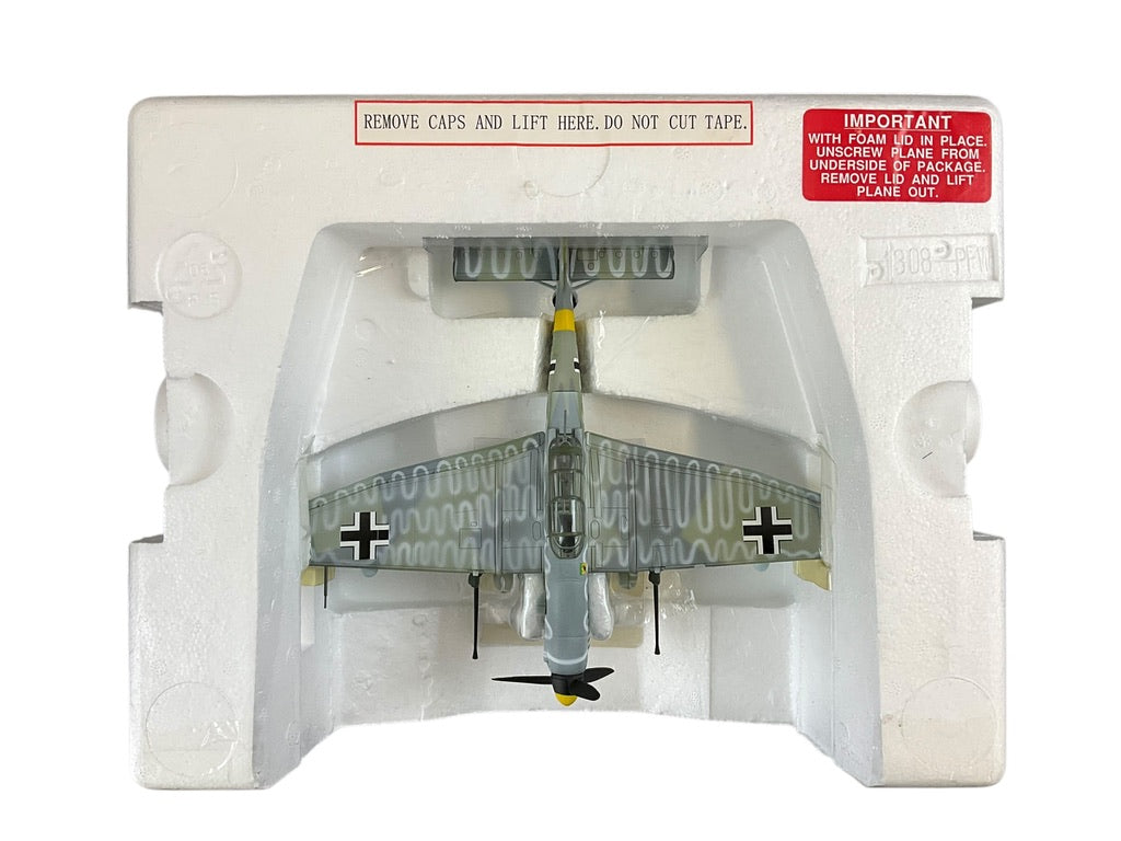 !/48 Franklin Mint/Armour (B11E183) Junkers JU87D Stuka (S2-LT) Gray & White Winter Camo X/STG77 WWII Deutsche Luftwaffe (Limited Edition)