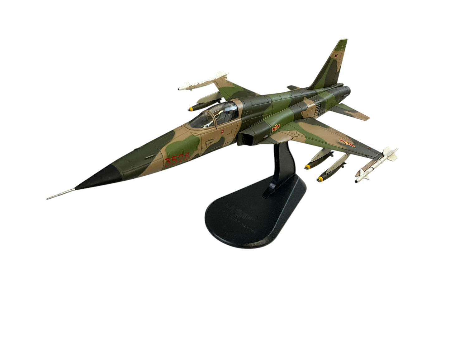 1/72 HobbyMaster (HA3327) Northrop F5E Tiger II (Red 3528) 935th Fighter Regiment, Vietnam People's Air Force late 1970's (Limited Edition)