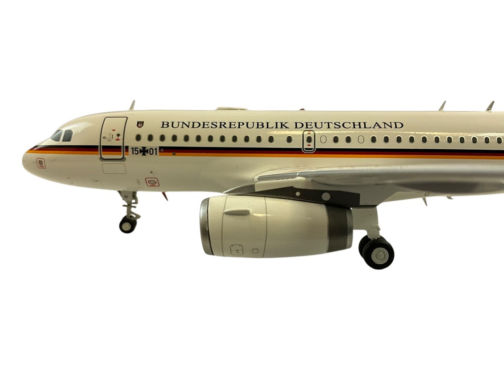 1/200 JC200 (LH2247) Airbus A319-133CJ (15-01) - BundesRepublic Deutschland - Deutsch Bundes Luftwaffe (Limited Edition)