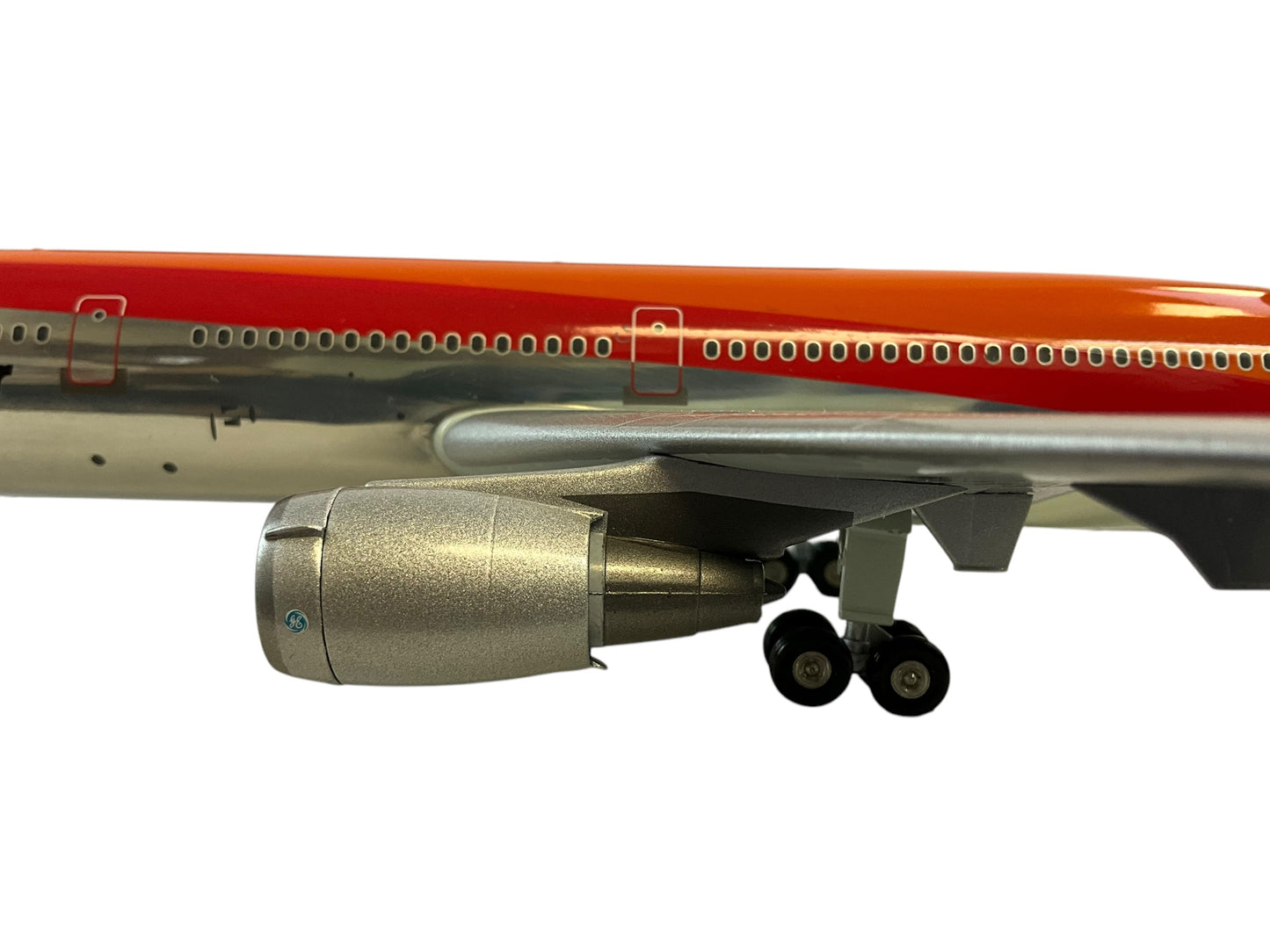 1/200 INFLIGHT200 McDONNELL-DOUGLAS DC10-10 Empress of Fiji CP-AIR