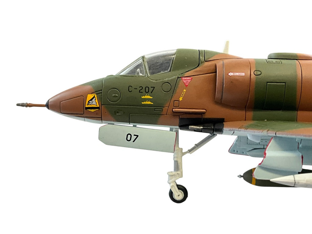 1/72 HobbyMaster (HA1404) Douglas A4B Skyhawk (C-207) "Falklands" May 1982, Fuerza Aerea Argentina (Limited Edition)