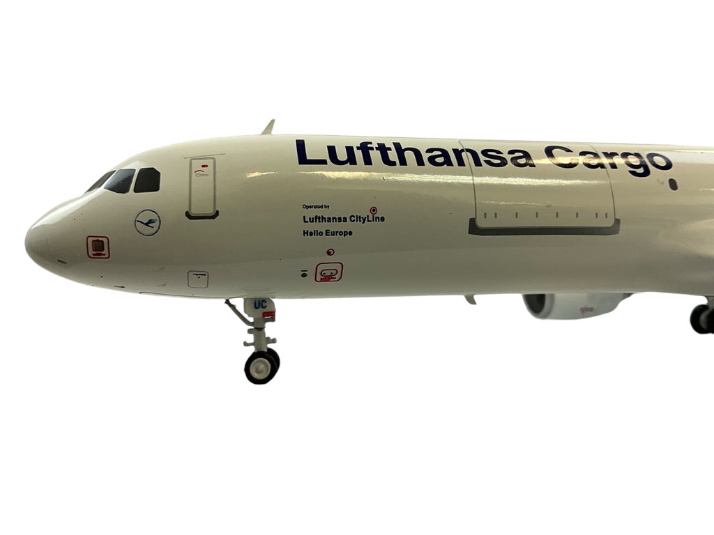 1/200 (Inflight200) J-Fox (JF-A321-025) Airbus A321-200 (D-AEUC) "Hello Europe" 7th Livery Lufthansa Cargo (Limited Edition)