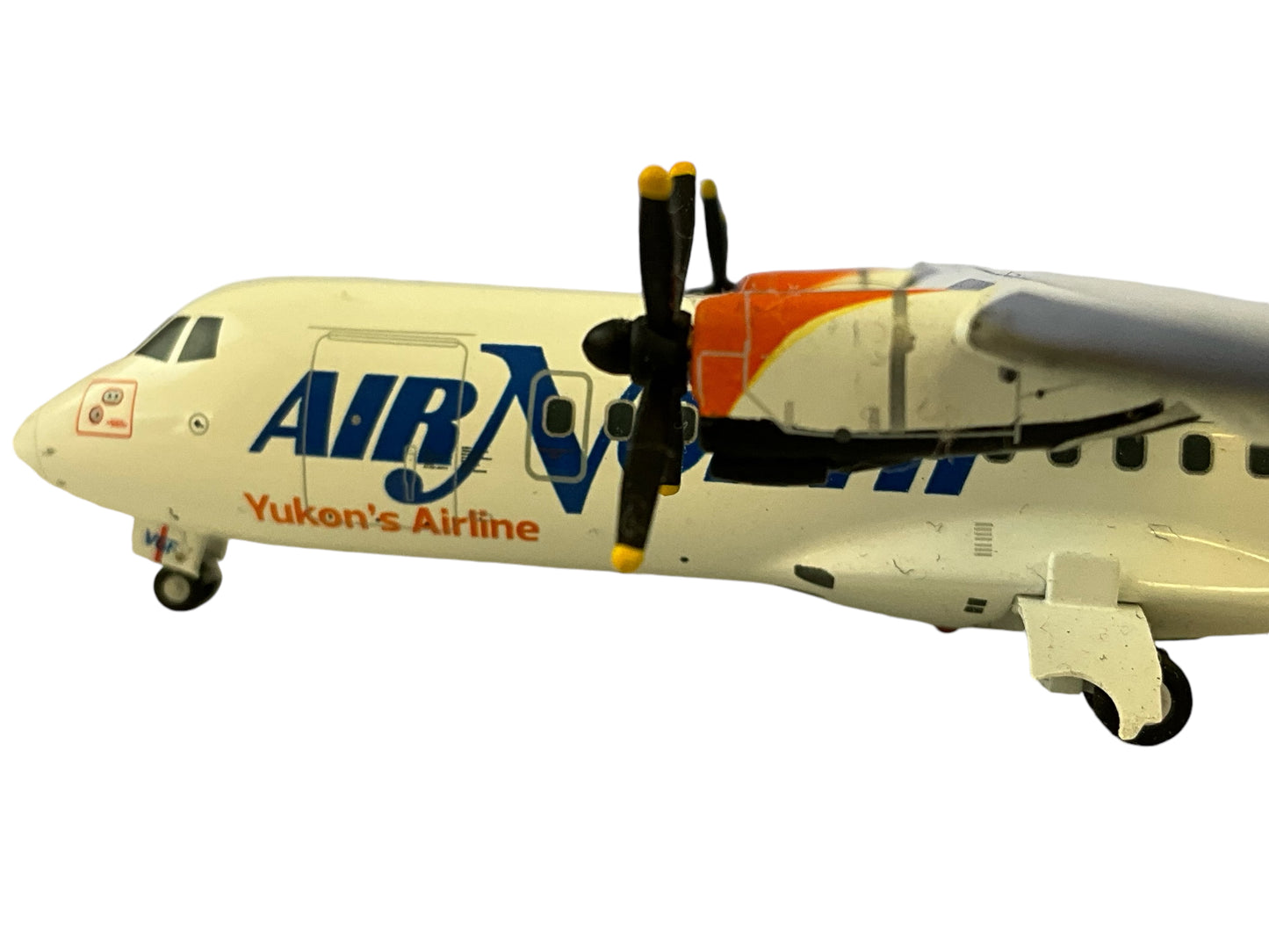 1/200 Gemini200 (G2ANT595) ATR42-300 (C-FVGF) "Yukon's Airline" Air North (Limioted Edition)