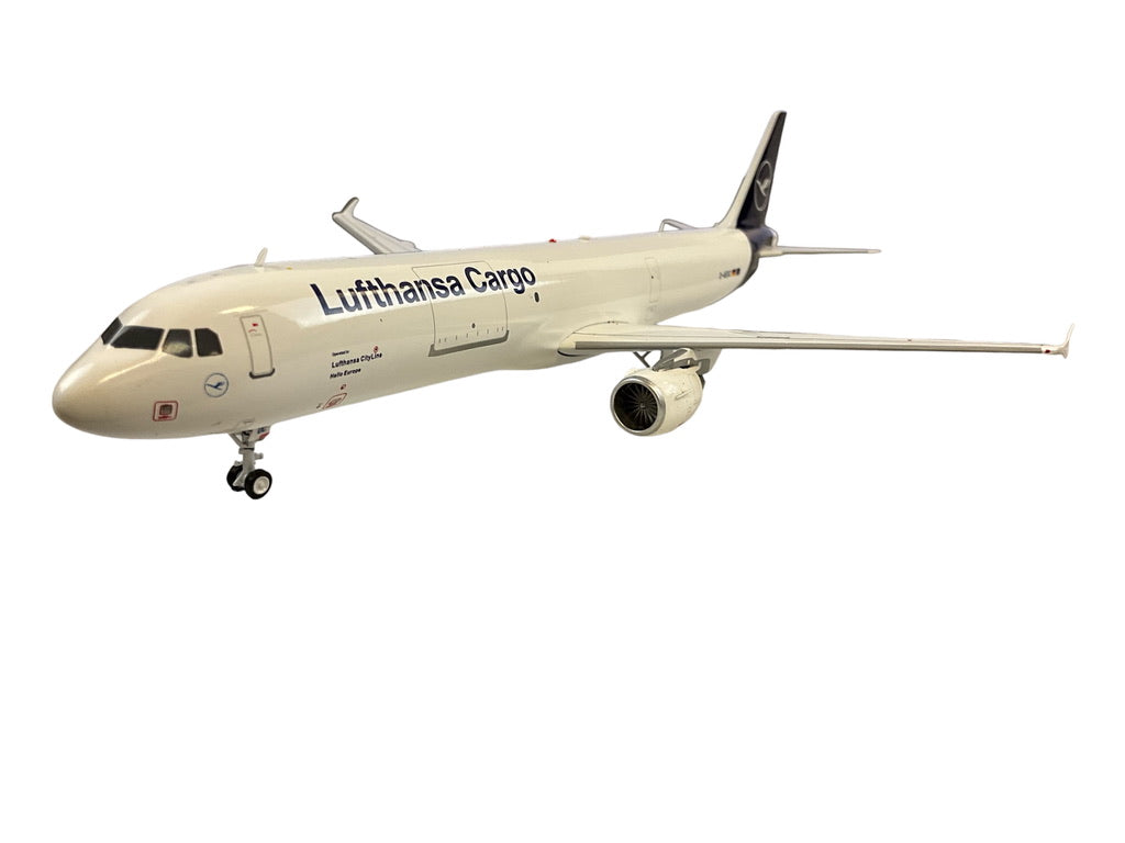 1/200 (Inflight200) J-Fox (JF-A321-025) Airbus A321-200 (D-AEUC) "Hello Europe" 7th Livery Lufthansa Cargo (Limited Edition)