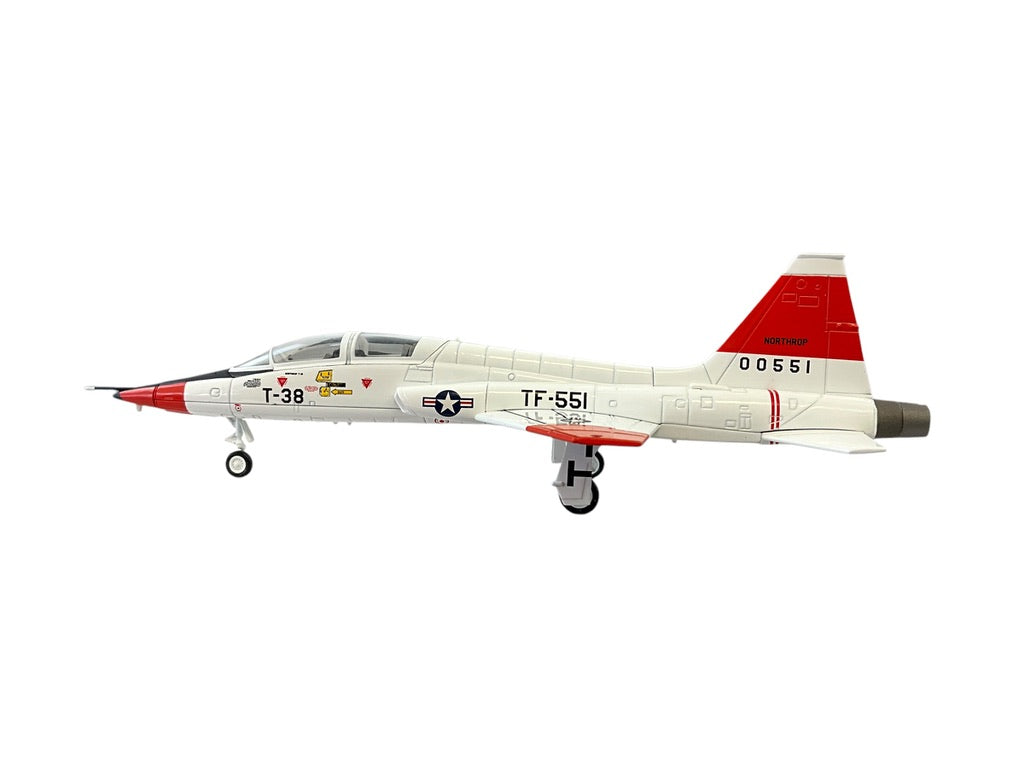 1/72 HobbyMaster (HA5403) Northrop T38A Talon (60-551) "Jackie Cochran" Edwards's Air Force Base, California U.S.A.F. 1961 (Limited Edition)