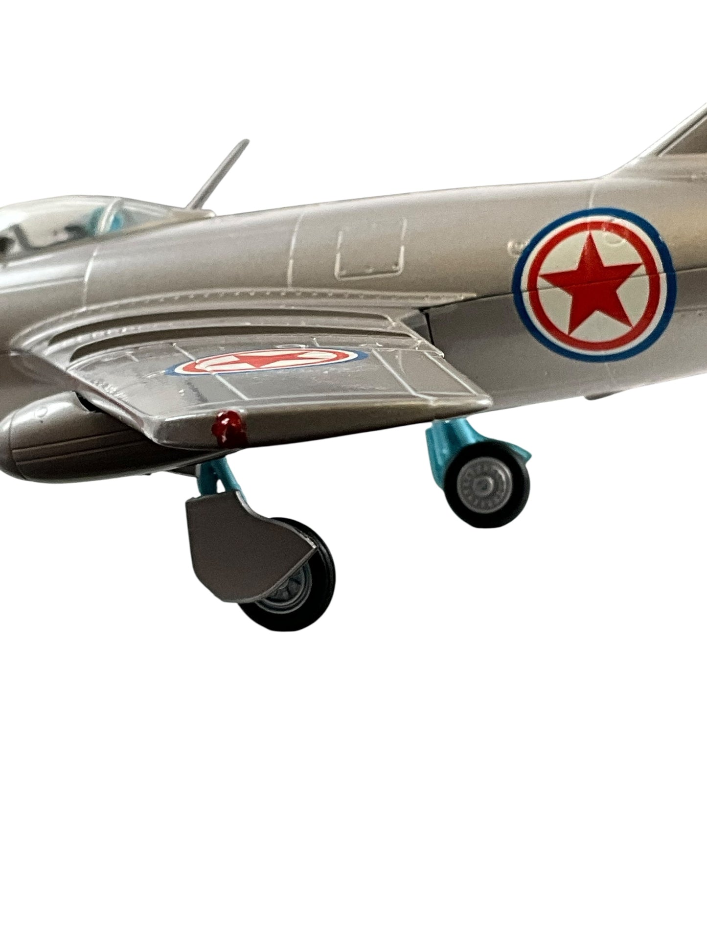 1/48 Franklin Mint/Armour (B11E404) MiG15 Fagot (925) 1/48 Franklin Mint/Armour (B11E404) MiG15 (925) "Big Night Boy" flown by (Soviet) Colonel Yevgeyi Pepelyavev (23 Kills) 196th IAP of 324th IAD of VVS, North Korea Air Force 1953 (Limited Edition)
