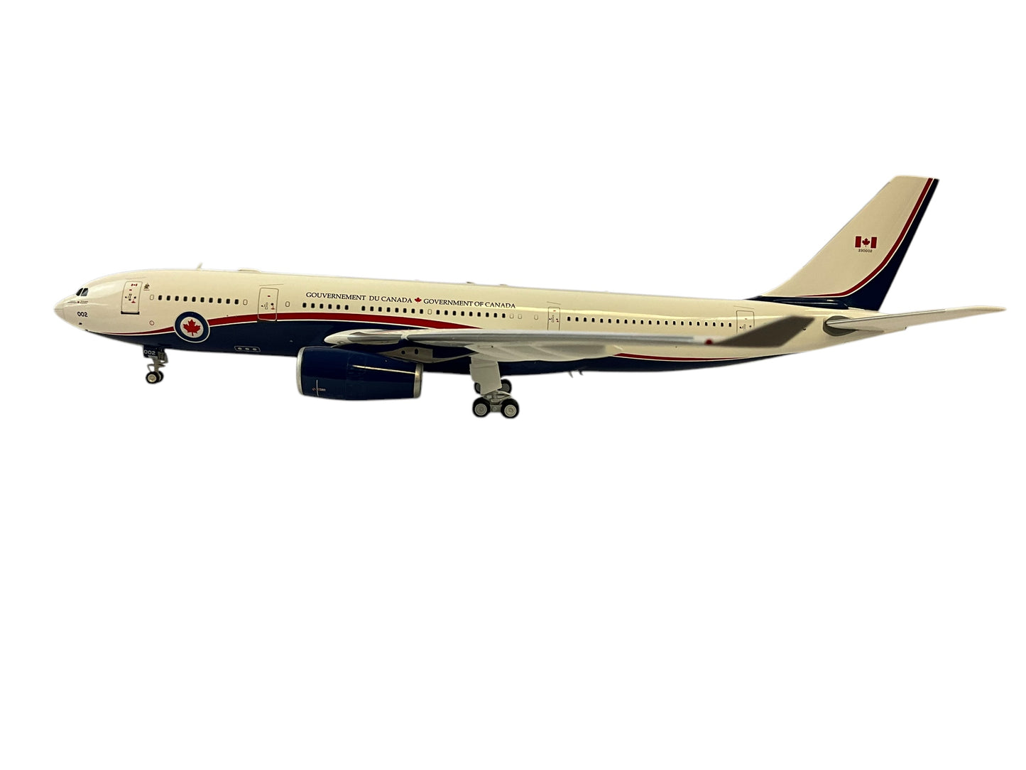 1/200 Inflight200 (IF332RCAF01) Airbus A330-200 Husky (330002) 437 "Husky" Sqdn R.C.A.F. (Limited Edition)