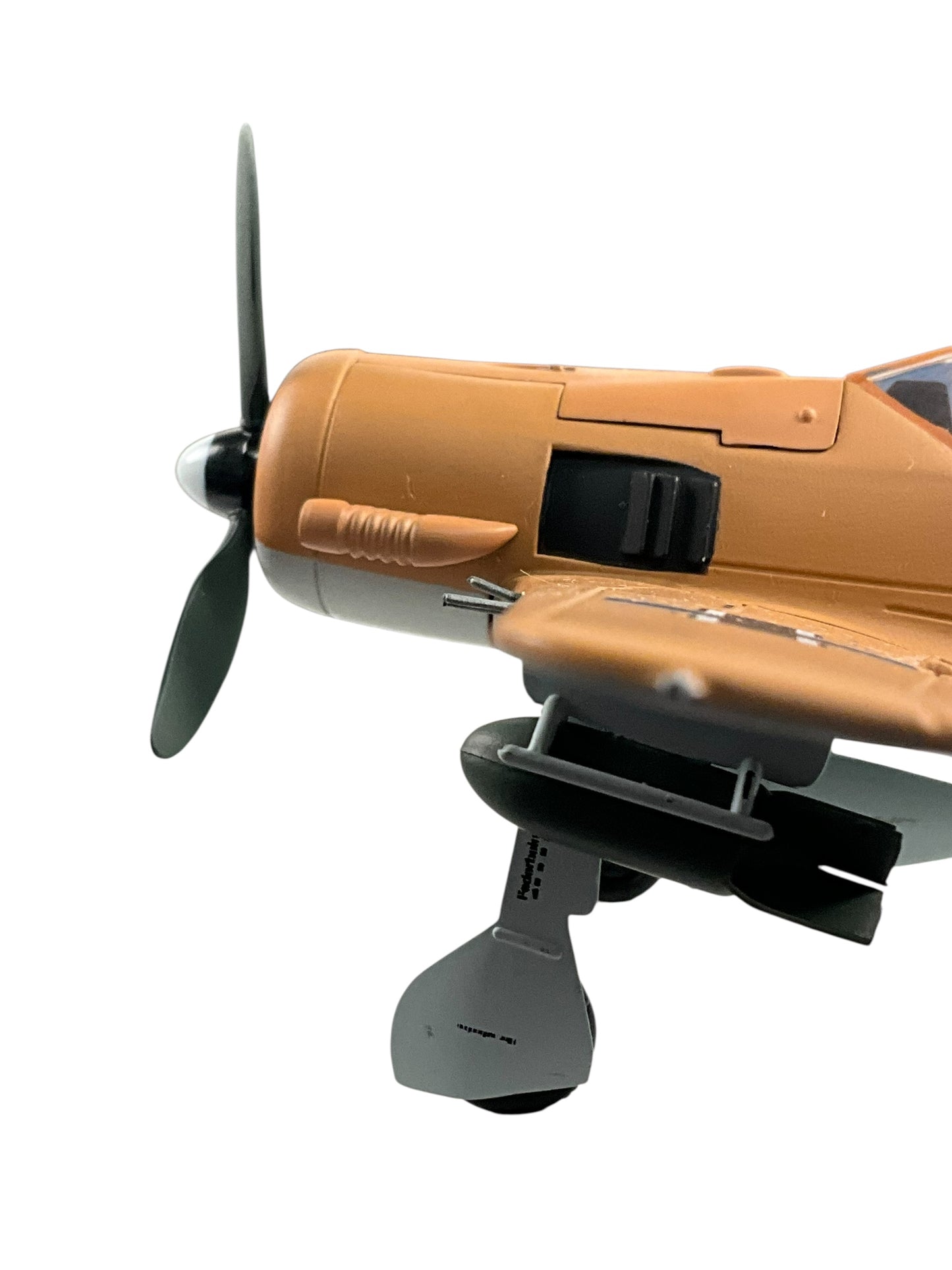 1/48 Armour/Franklin Mint (ART.98031/B11B224) Focke Wulf FW190-A4 Dessert Cammo, flown by Gruppenkommandeur Jagdgeschwader 11 (JG 11—11h Fighter Wing) Adolf Dickfeld (136 Kills) II./JG 2, Deutsche Reich Luftwaffe, Tunísia 1943 (Limited Edition)