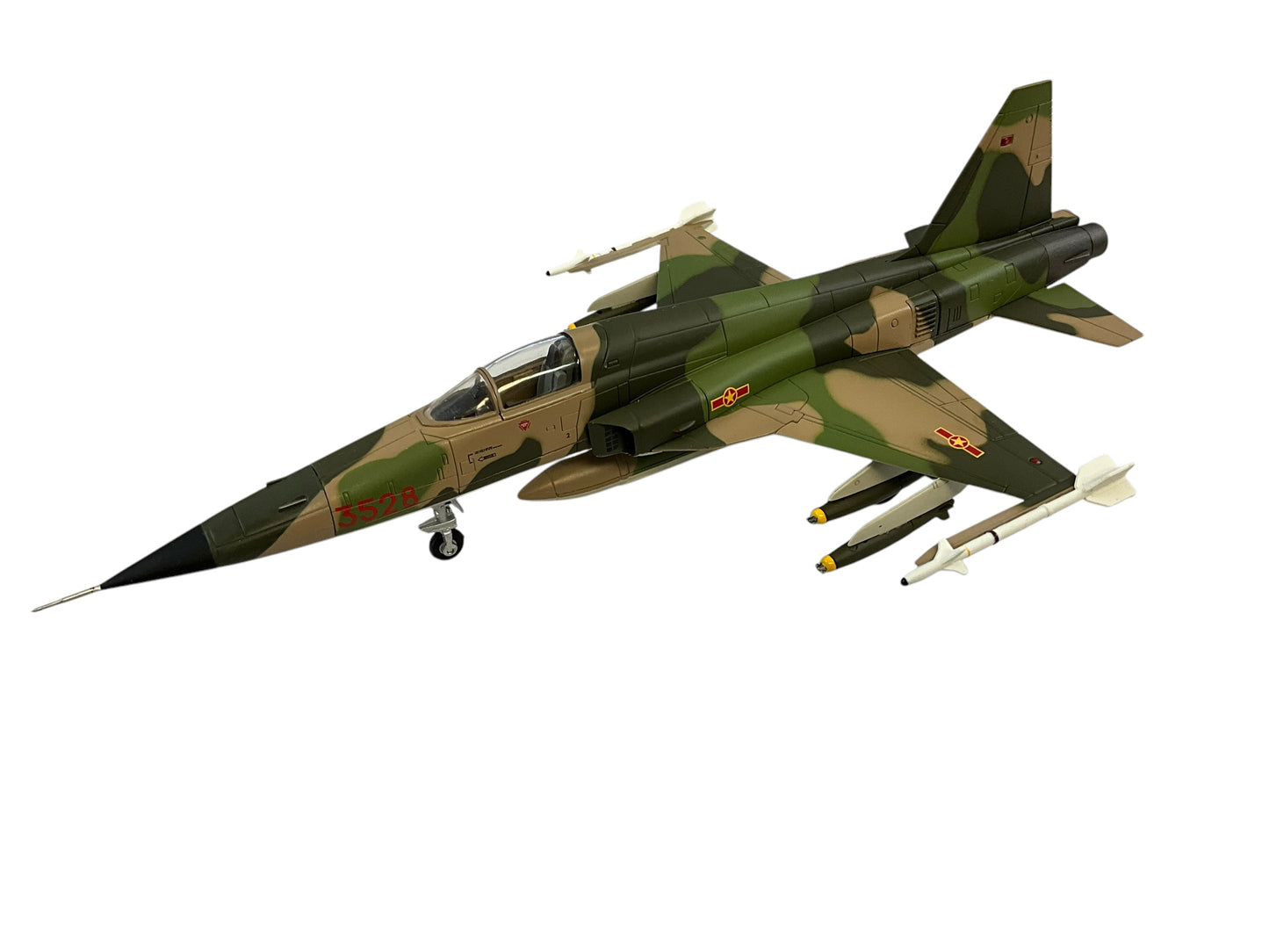 1/72 HobbyMaster (HA3327) Northrop F5E Tiger II (Red 3528) 935th Fighter Regiment, Vietnam People's Air Force late 1970's (Limited Edition)