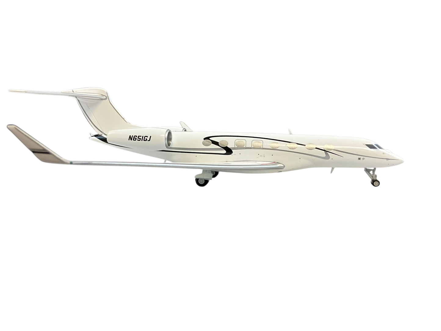 1/200 Gemini200 (G2GLF714) Gulfstream G650 (N651GJ) White with Dual Black & Gray Wave Cheat Lines (;limited Edition) 2018 Release