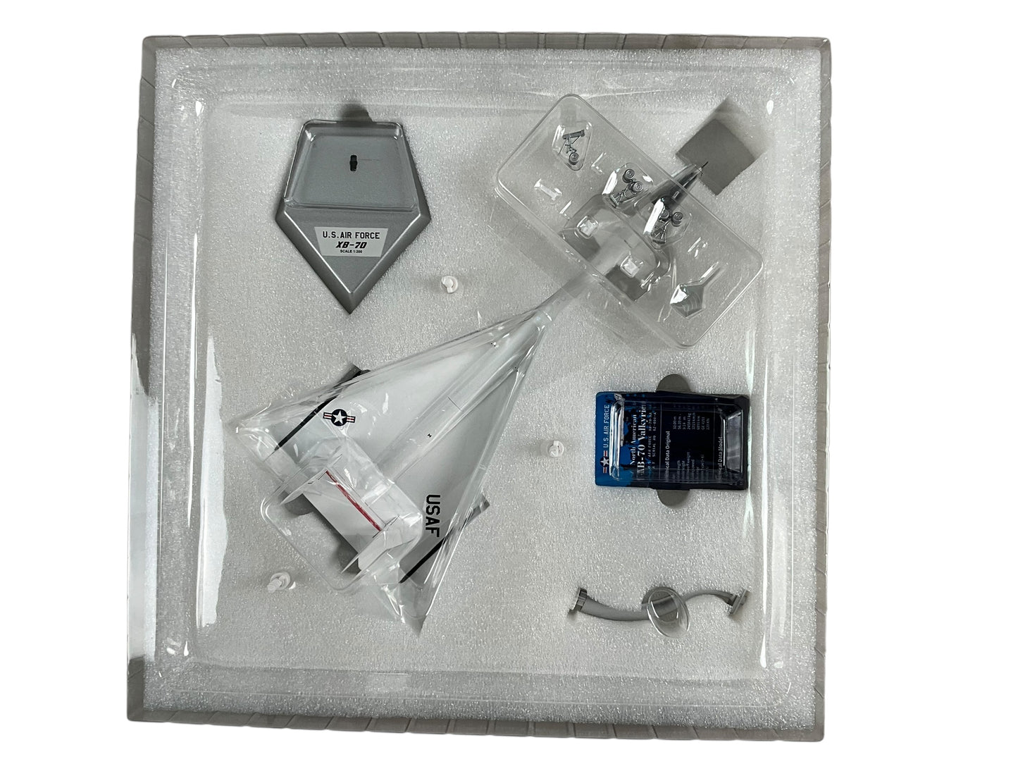 1/200 SQ Wings (L2081) North American XB70 Valkyrie (20001) U.S.Air Force (Limited Edition)