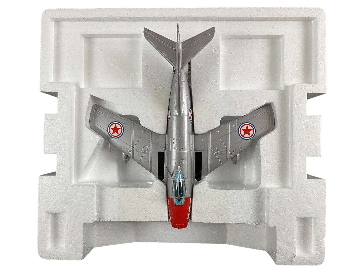 1/48 Franklin Mint/Armour (B11E404) MiG15 Fagot (925) 1/48 Franklin Mint/Armour (B11E404) MiG15 (925) "Big Night Boy" flown by (Soviet) Colonel Yevgeyi Pepelyavev (23 Kills) 196th IAP of 324th IAD of VVS, North Korea Air Force 1953 (Limited Edition)