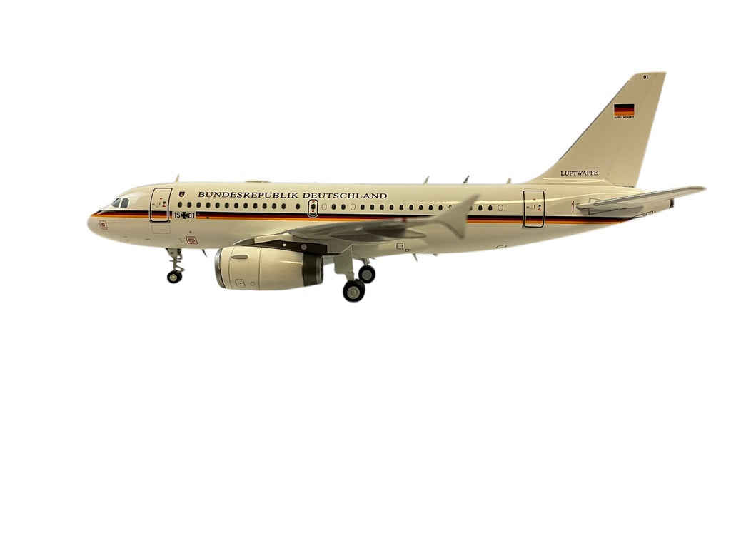 1/200 JC200 (LH2247) Airbus A319-133CJ (15-01) - BundesRepublic Deutschland - Deutsch Bundes Luftwaffe (Limited Edition)