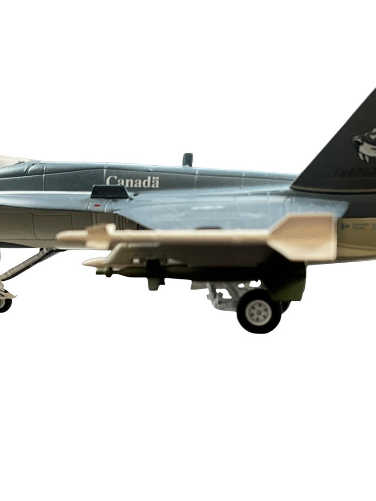 1/48 FRANKLIN-MINT (B11E679) McDONNELL DOUGLAS CF188 HORNET (188762) - 1993 "50th Anniversary of 410 Cougars Sqdn" Airshow Livery - in Lybia No-Fly Zone 2011 - 410 Sqdn C.F.B. Cold Lake, Alberta - CANADIAN ARMED FORCES (Limited Edition of Only 400)