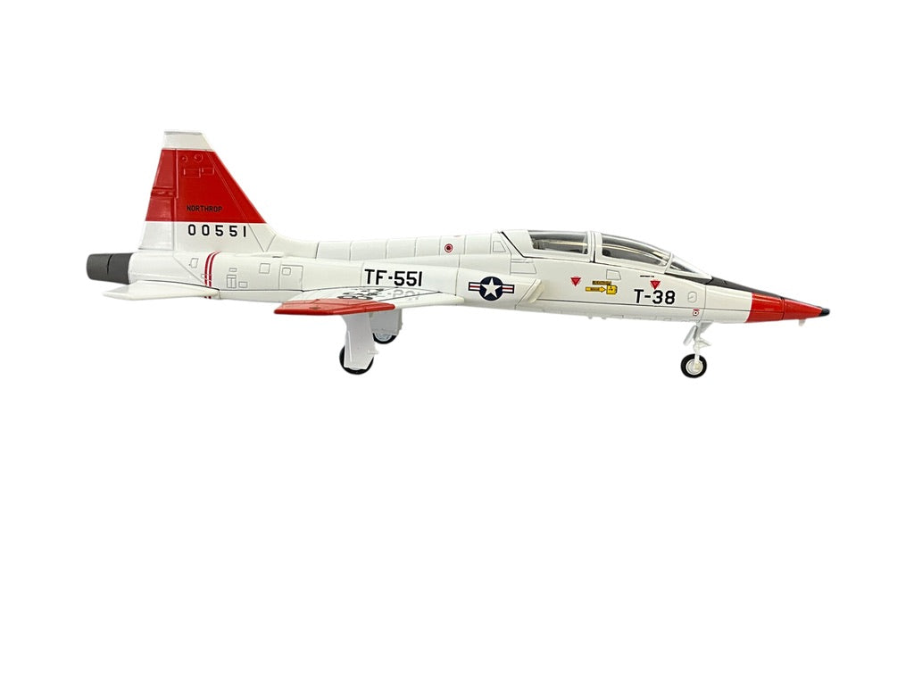 1/72 HobbyMaster (HA5403) Northrop T38A Talon (60-551) "Jackie Cochran" Edwards's Air Force Base, California U.S.A.F. 1961 (Limited Edition)