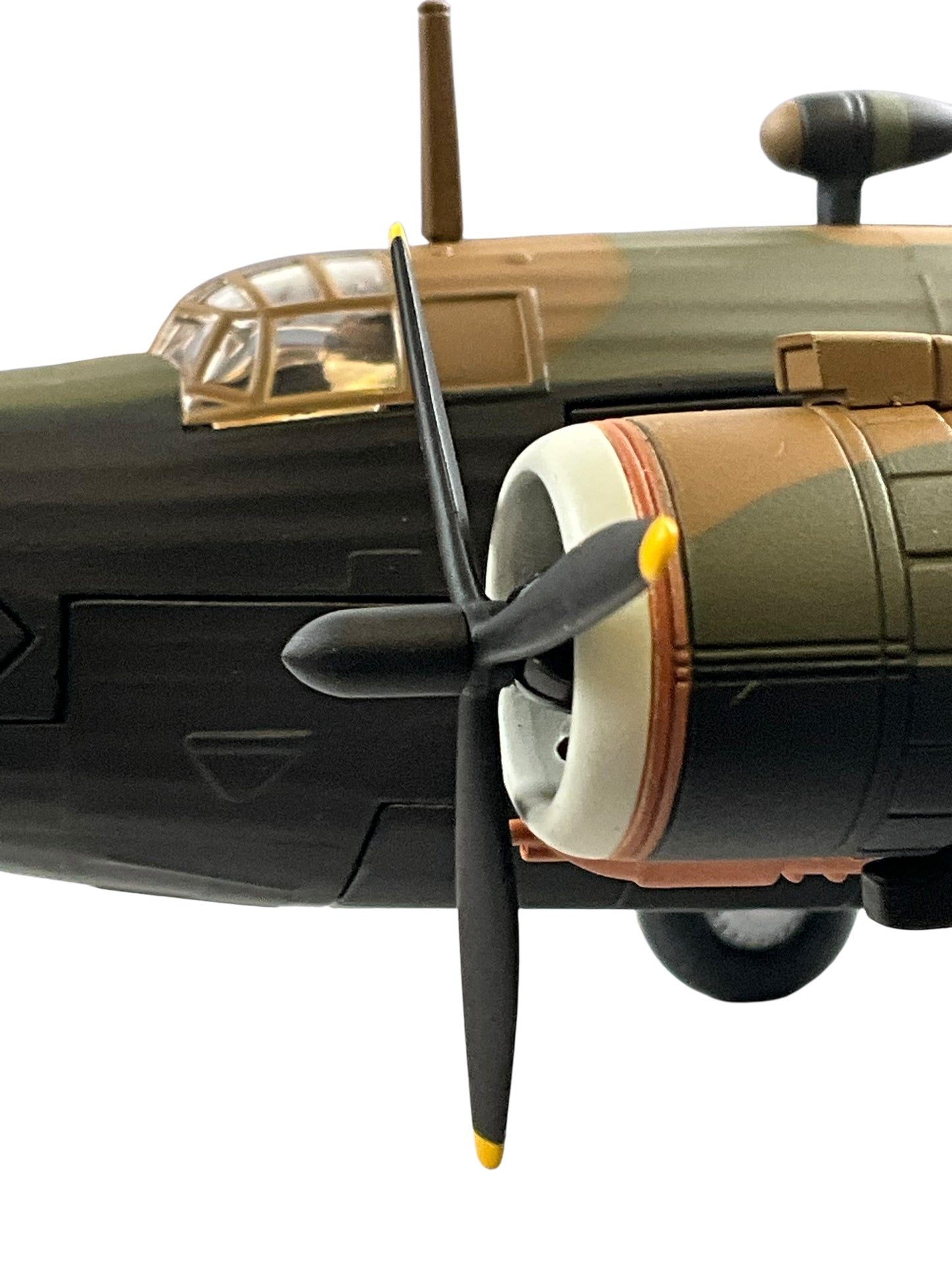 1/72 Corgi (AA345803) Vickers Wellington Mk.III (Z1572 / VR+Q) 419 "Moose" Sqdn R.C.A.F. Mildenhall, Suffolk May 1942 (Limited Edition #0785 of ONLY 1600)