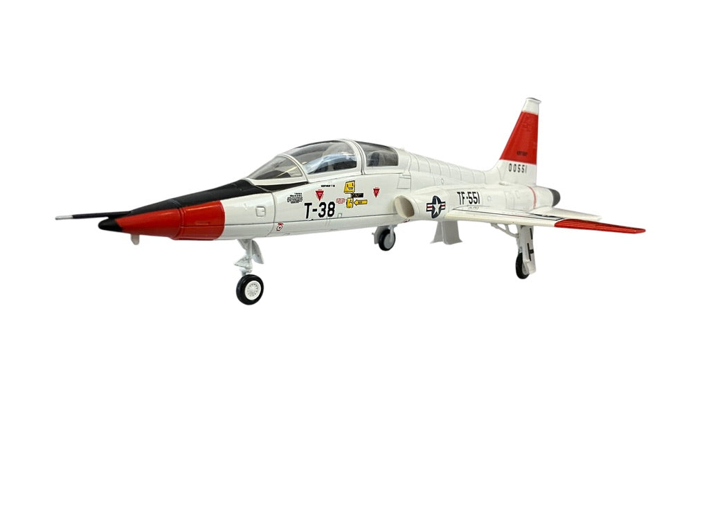 1/72 HobbyMaster (HA5403) Northrop T38A Talon (60-551) "Jackie Cochran" Edwards's Air Force Base, California U.S.A.F. 1961 (Limited Edition)