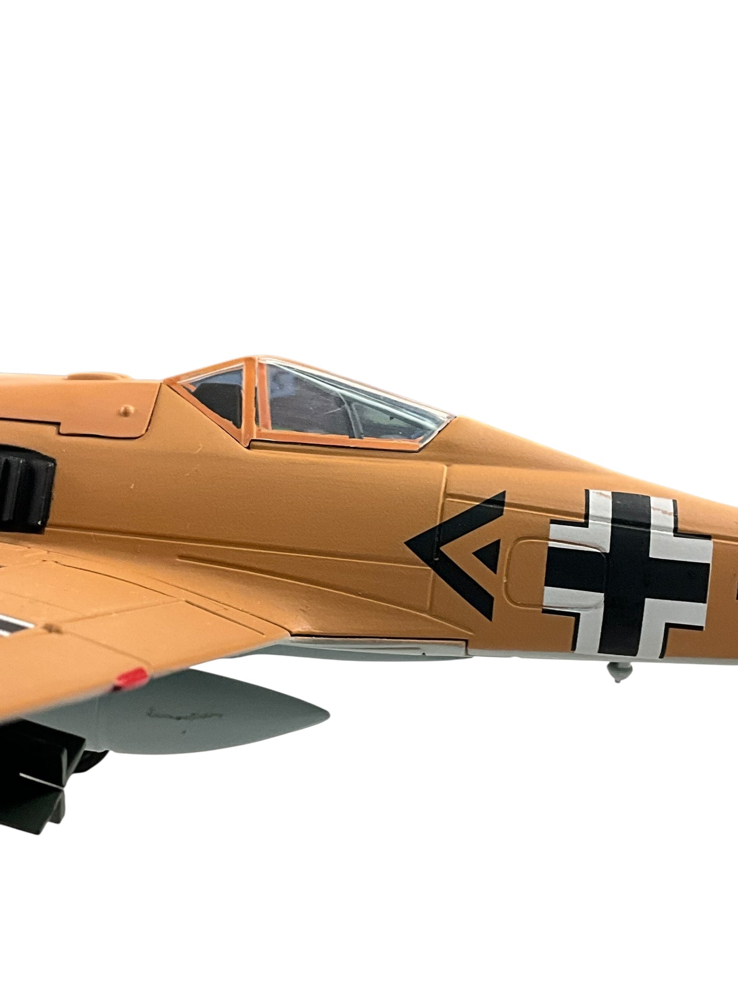 1/48 Armour/Franklin Mint (ART.98031/B11B224) Focke Wulf FW190-A4 Dessert Cammo, flown by Gruppenkommandeur Jagdgeschwader 11 (JG 11—11h Fighter Wing) Adolf Dickfeld (136 Kills) II./JG 2, Deutsche Reich Luftwaffe, Tunísia 1943 (Limited Edition)