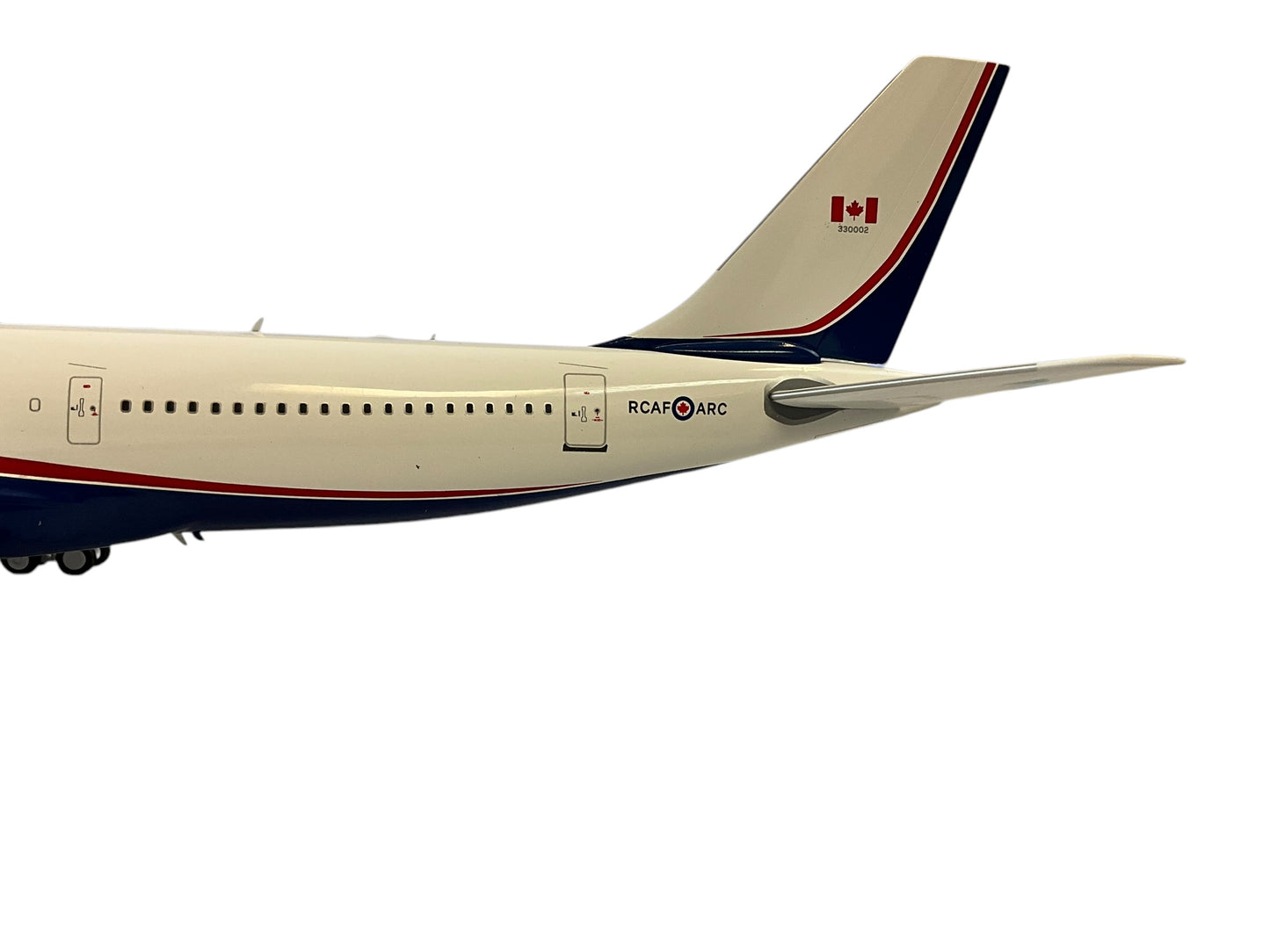 1/200 Inflight200 (IF332RCAF01) Airbus A330-200 Husky (330002) 437 "Husky" Sqdn R.C.A.F. (Limited Edition)