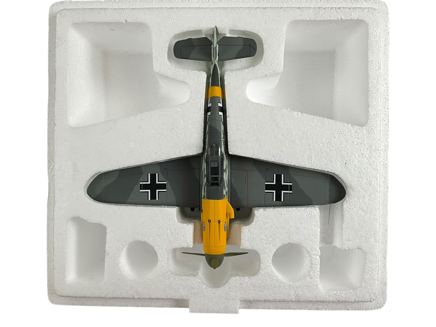 1/48 Armour (ART.98011) Messerschmitt Bf109F-2 flown by Major Werner Mölders Jagdgeschwader 51 (JG51) "Battle of Britain" WWII Reichs Luftwaffe (Limited Edition)