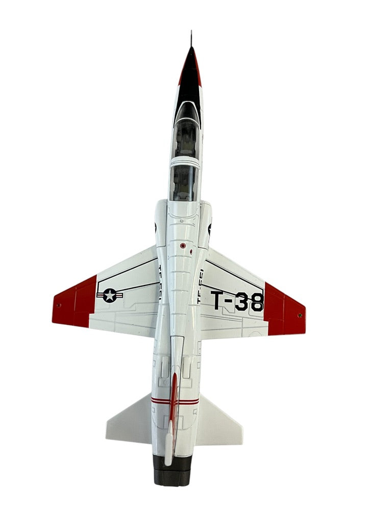 1/72 HobbyMaster (HA5403) Northrop T38A Talon (60-551) "Jackie Cochran" Edwards's Air Force Base, California U.S.A.F. 1961 (Limited Edition)