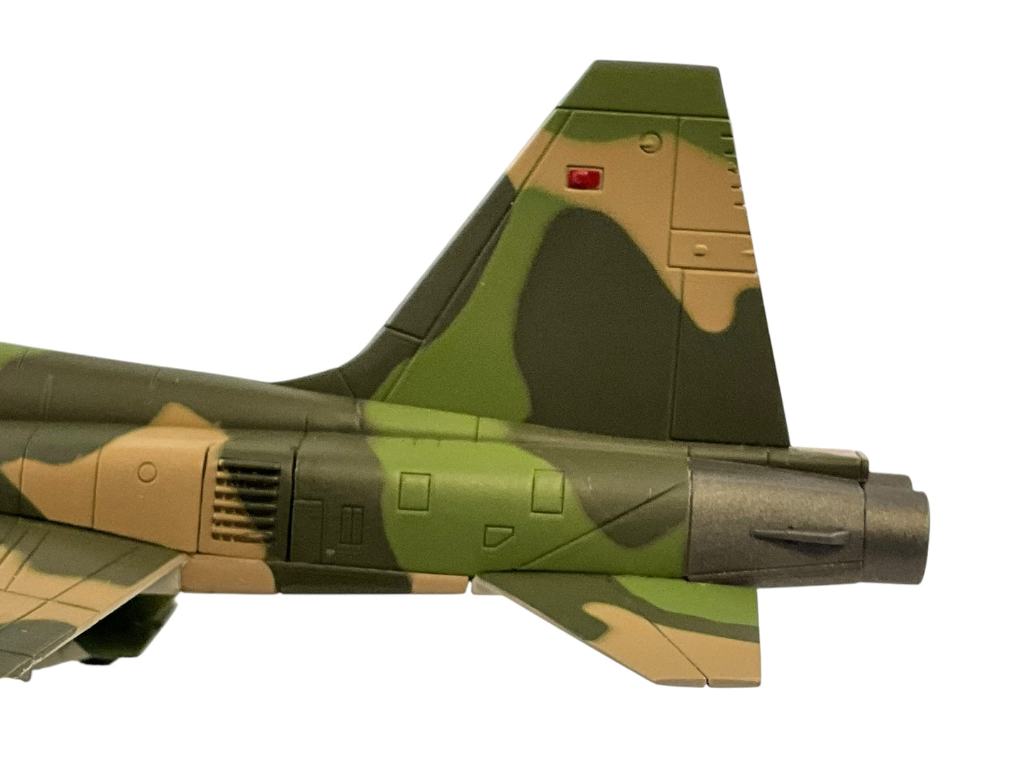 1/72 HobbyMaster (HA3327) Northrop F5E Tiger II (Red 3528) 935th Fighter Regiment, Vietnam People's Air Force late 1970's (Limited Edition)