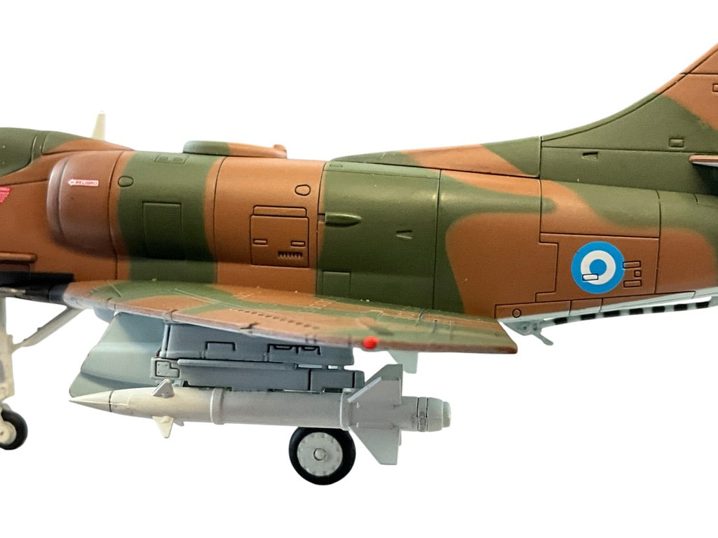 1/72 HobbyMaster (HA1404) Douglas A4B Skyhawk (C-207) "Falklands" May 1982, Fuerza Aerea Argentina (Limited Edition)