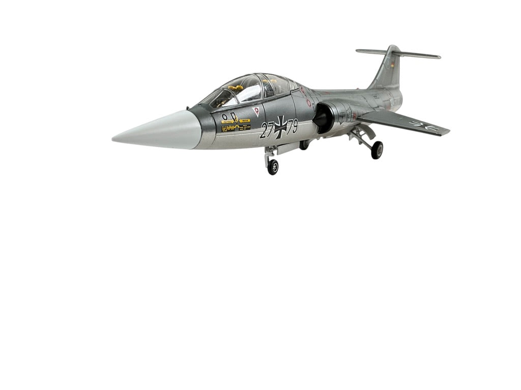1/72 HobbyMaster (HA1062) Lockheed TF104G Starfighter (27+79) MFG2 MarineFlieger Deutche Bundes Marine 1985 (Limited Edition 0f Only 600)