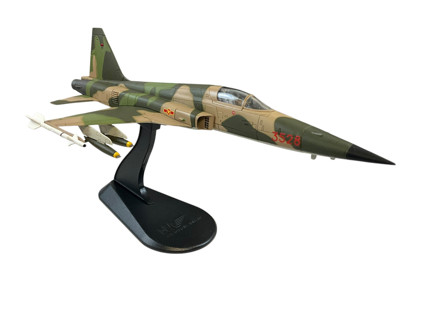 1/72 HobbyMaster (HA3327) Northrop F5E Tiger II (Red 3528) 935th Fighter Regiment, Vietnam People's Air Force late 1970's (Limited Edition)