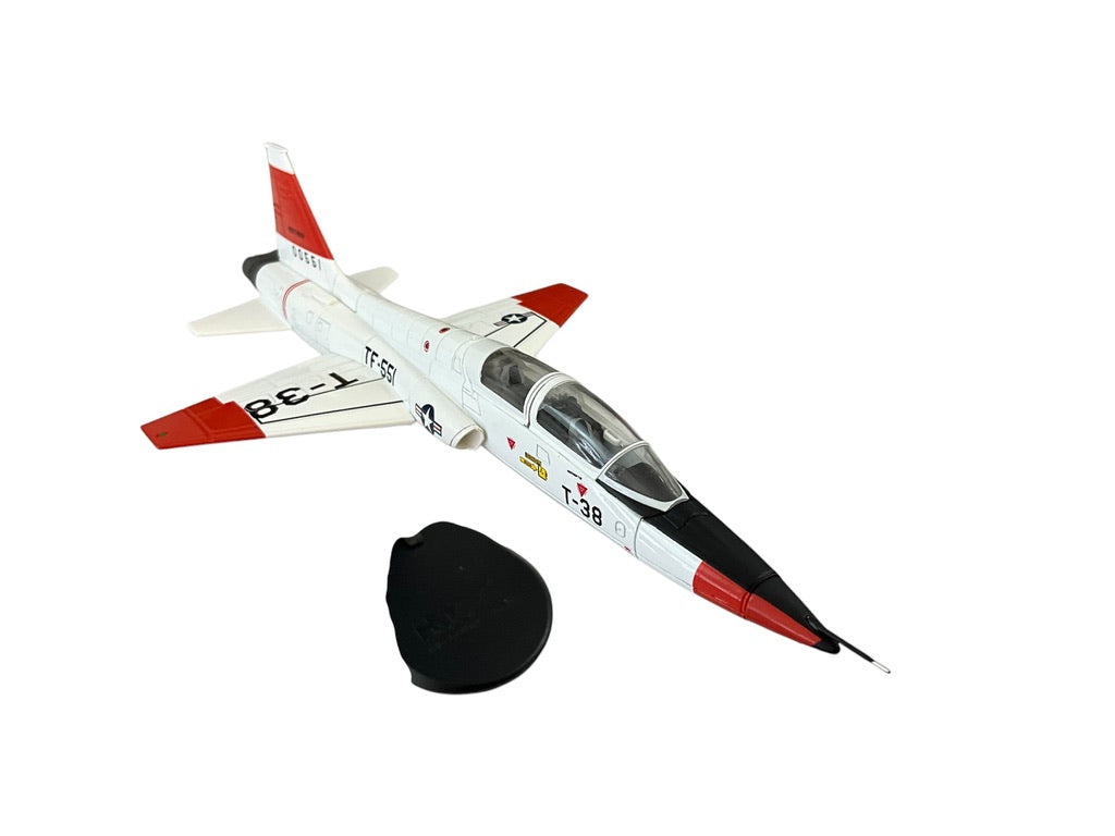 1/72 HobbyMaster (HA5403) Northrop T38A Talon (60-551) "Jackie Cochran" Edwards's Air Force Base, California U.S.A.F. 1961 (Limited Edition)