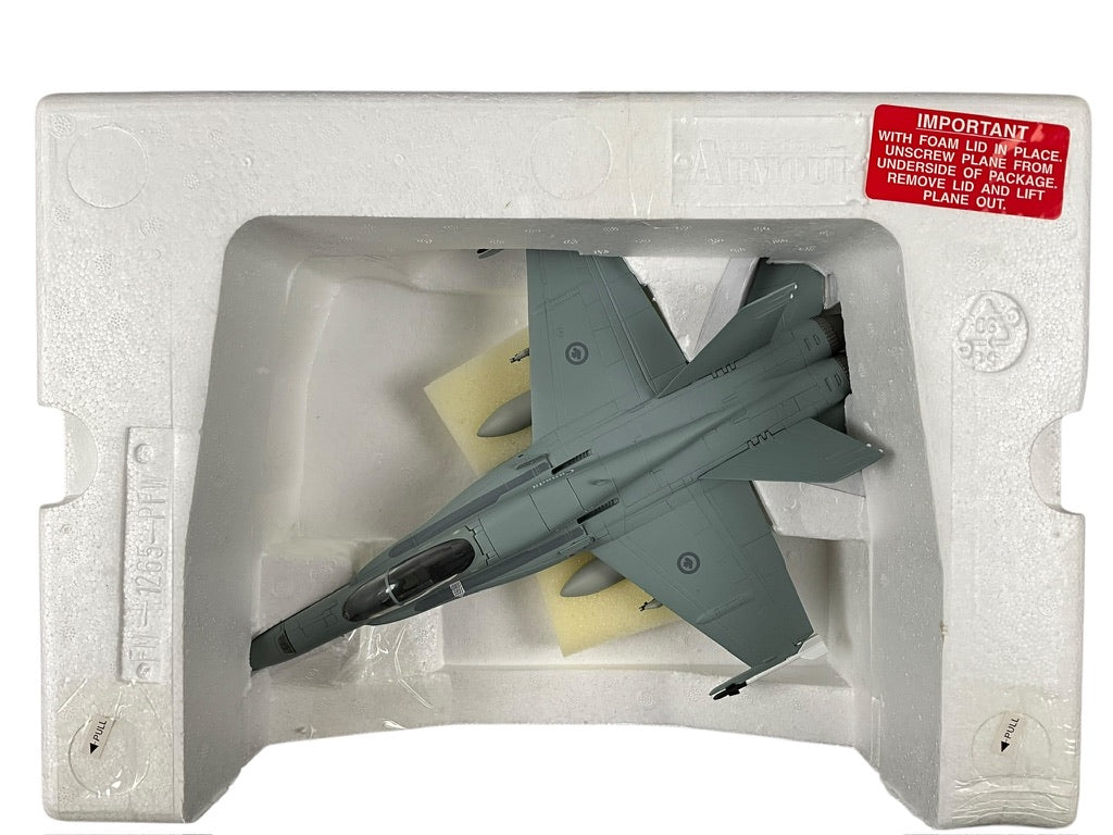 1/48 FRANKLIN-MINT (B11E123) McDONNELL-DOUGLAS CF188 HORNET (188766) Low Vis Blue-Gray Camoflage Livery 1st CAD,CFB Baden/Soelingen Germany 439 SabreTooth Tiger Sqdn 1991 - Later 416,441 & 409 Sqdn -CANADIAN ARMED FORCES (LIMITED EDITION #154 of ONLY 250)