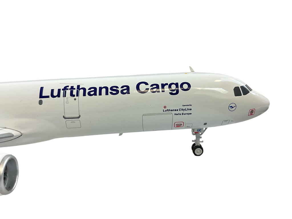 1/200 (Inflight200) J-Fox (JF-A321-025) Airbus A321-200 (D-AEUC) "Hello Europe" 7th Livery Lufthansa Cargo (Limited Edition)