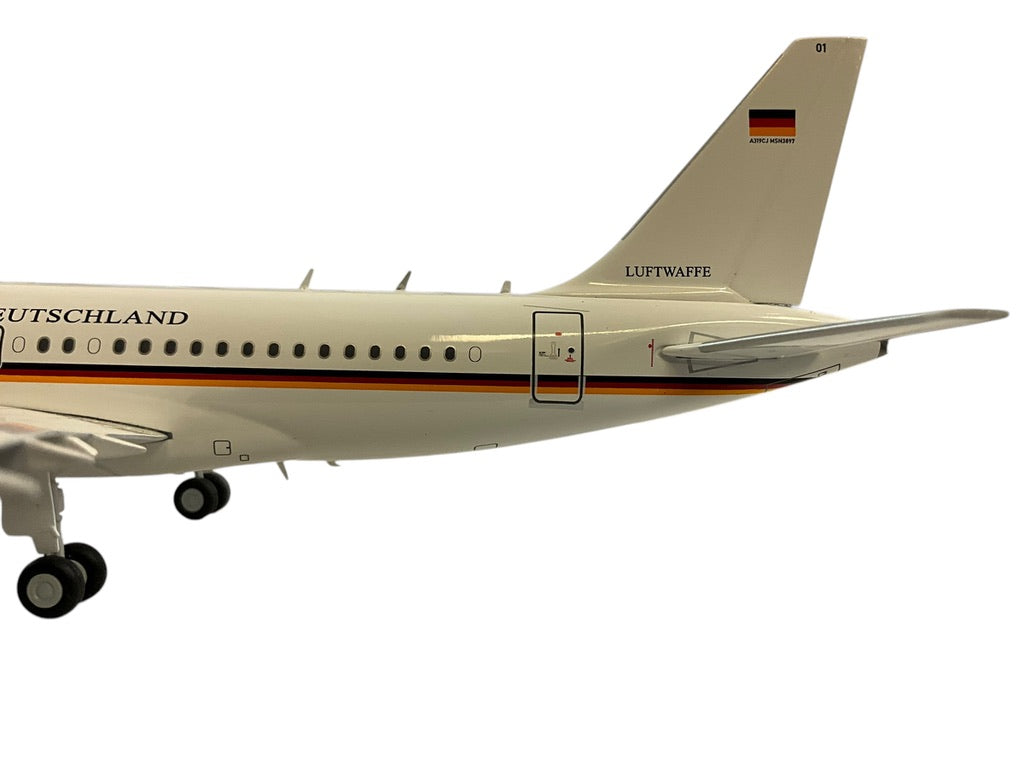 1/200 JC200 (LH2247) Airbus A319-133CJ (15-01) - BundesRepublic Deutschland - Deutsch Bundes Luftwaffe (Limited Edition)
