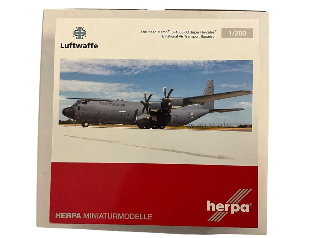 1/200 Herpa (572194) Lockheed Martin C130J-30 Super Hercules (55-01) Deutsch Bundes Luftwaffe (Limited Edition)