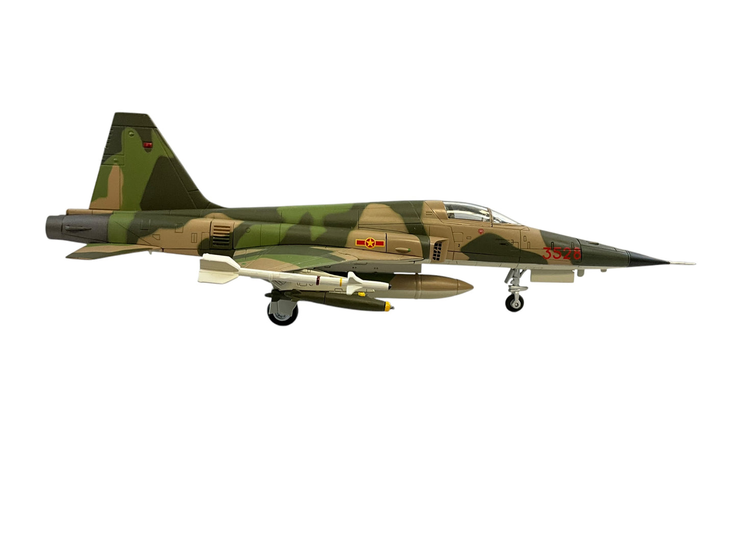 1/72 HobbyMaster (HA3327) Northrop F5E Tiger II (Red 3528) 935th Fighter Regiment, Vietnam People's Air Force late 1970's (Limited Edition)