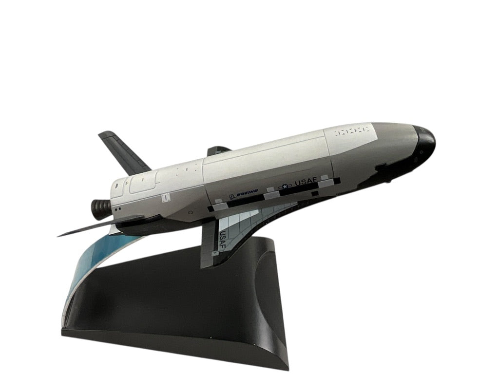 1/72 Dragon Wings (50377-03) Boeing X-37B Orbital Test Vehicle (OTV) Vandenberg AFB 03-12-2010 N.A.S.A./U.S.A.F. (Limited Edition)