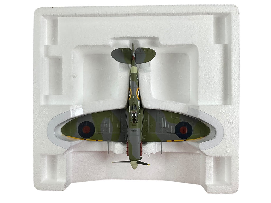 1/48 Armour/Franklin Mint (98160) Supermarine Spitfire MK.V (RS+T) flown by WWII Ace W/C R.S. Tuck 124 Sqdn R.A.F. (Limited Edition)