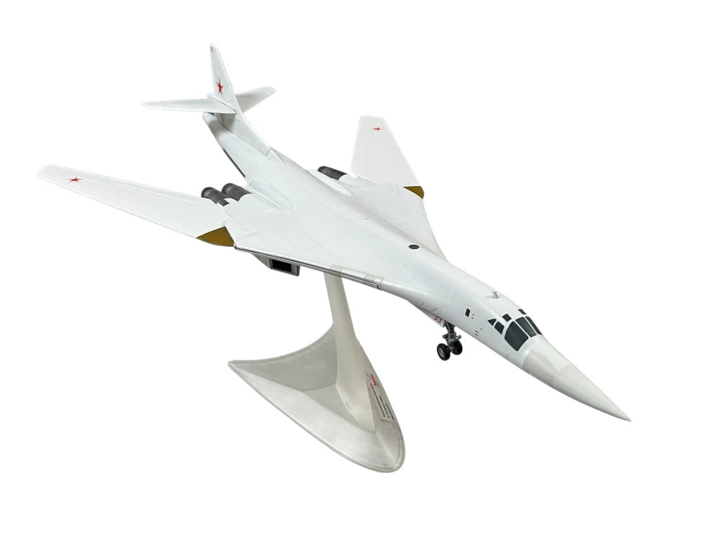 1/200 Herpa (558758) Tupolev TU-160 Blackjack "White Swan" (Red 33) Pryluky AB, 184th Heavy Bomber Aerial Regiment (184 GvTBAP) Soviet Air Force (limited Edition)
