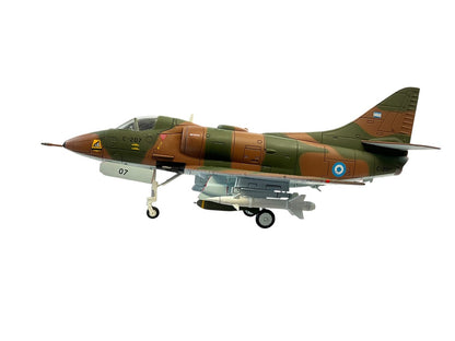 1/72 HobbyMaster (HA1404) Douglas A4B Skyhawk (C-207) "Falklands" May 1982, Fuerza Aerea Argentina (Limited Edition)