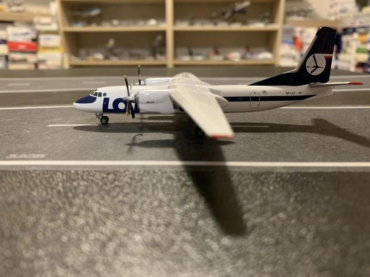 1/200 HERPA ANTONOV AN-24B LOT POLISH AIRLINES 1966-1991 (LIMITED EDITION)