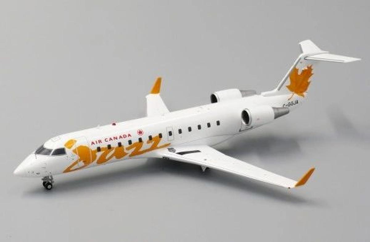 1/200 JC-WINGS BOMBARDIER CRJ200ER AIR CANADA JAZZ YELLOW MAPLE LEAF (LIMITED EDITION)