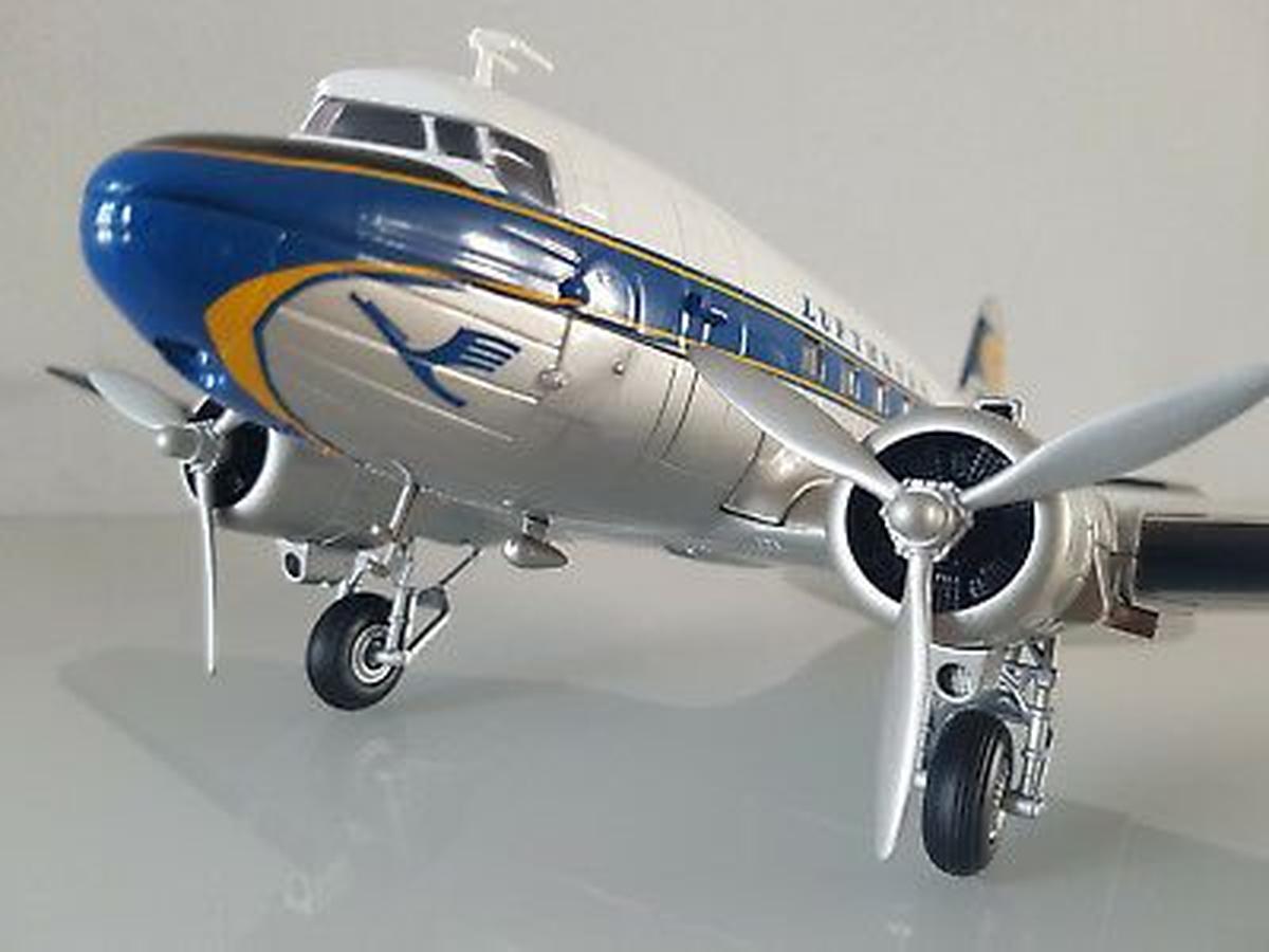 1/48 (DEUTCHE-POST PHILATELIE) LEMKE-COLLECTION (B11E098) DOUGLAS DC3/C47 (D-CADO) LUFTHANSA (4th-LIVERY BUNDES-REPUBLIC) 1955-1970 (LIMITED EDITION)