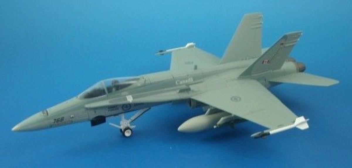 1/48 FRANKLIN-MINT (B11E123) McDONNELL-DOUGLAS CF188 HORNET (188766) Low Vis Blue-Gray Camoflage Livery 1st CAD,CFB Baden/Soelingen Germany 439 SabreTooth Tiger Sqdn 1991 - Later 416,441 & 409 Sqdn -CANADIAN ARMED FORCES (LIMITED EDITION #154 of ONLY 250)