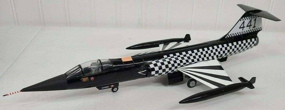 1/48 FRANKLIN-MINT (B11E193) CANADAIR CF104 STARFIGHTER (104880) - 1986 Retirement Silver Fox Livery - Baden-Solingen, Deutchland - 441 Silver Fox Sqdn - CANADIAN ARMED FORCES (LIMITED EDITION of ONLY 400)