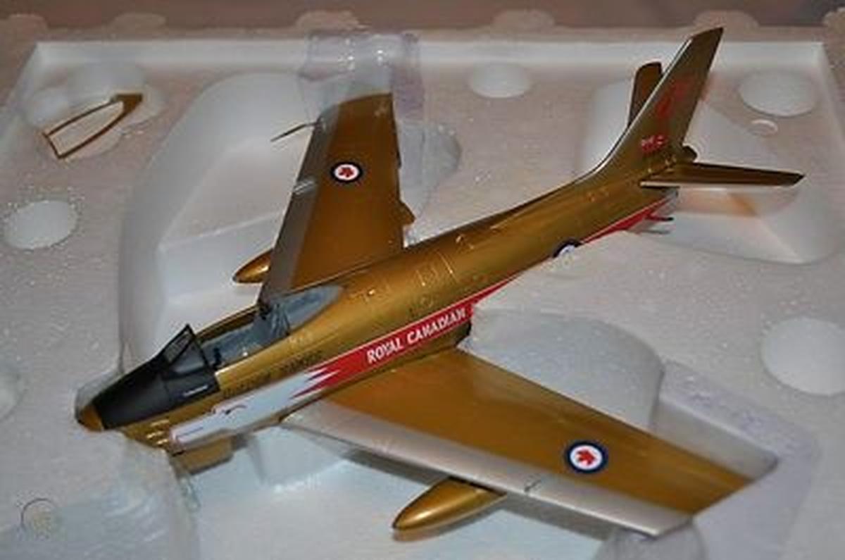 1/48 FRANKLIN-MINT (B11E347) CANADAIR CL13 (F86) SABRE MK.V (23651) - F.L. Dave Barker - Golden Hawks - ROYAL CANADIAN AIRFORCE (LIMITED EDITION #012 of ONLY 400)