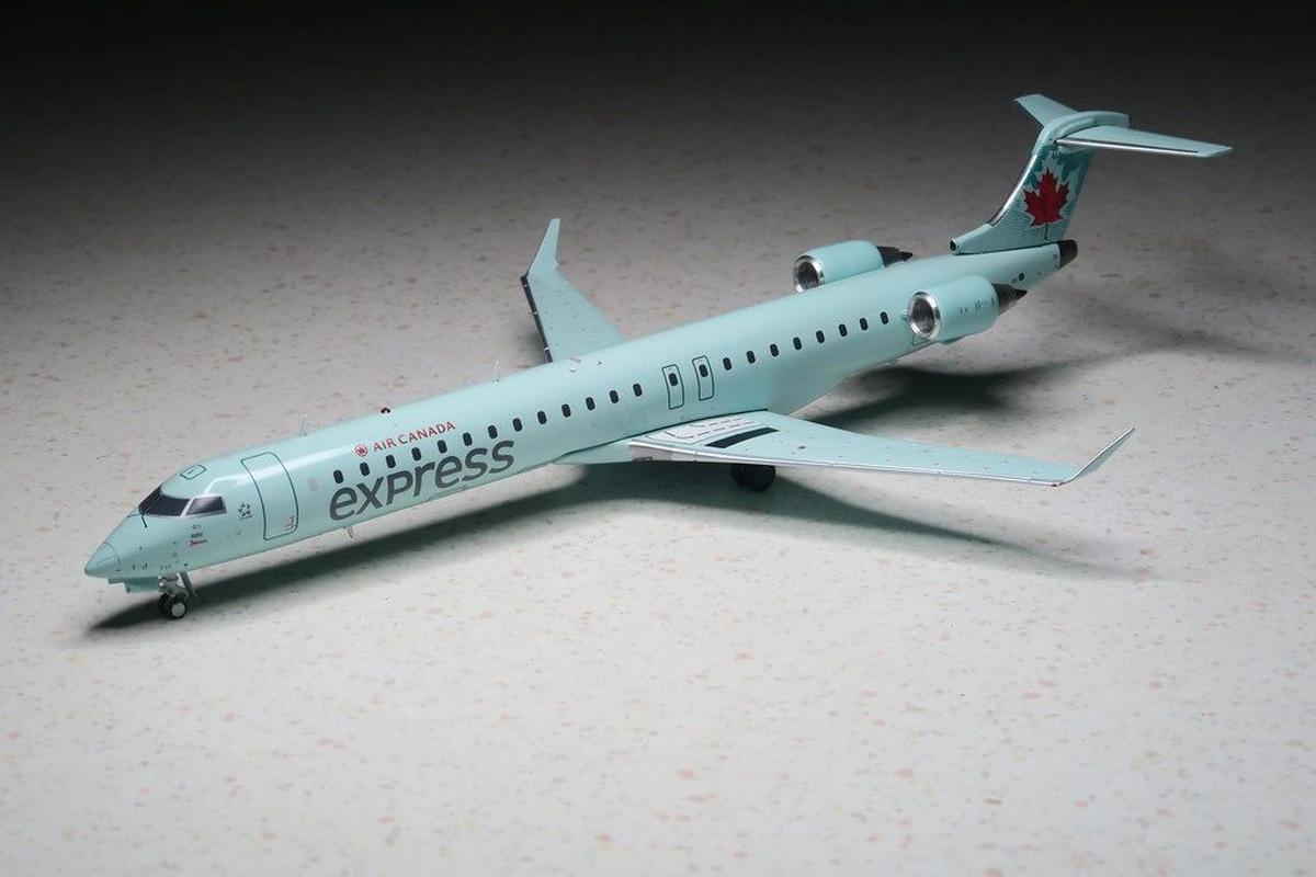 1/200 GEMINI200 BOMBARDIER CRJ705 AIR CANADA EXPRESS JAZZ (LIMITED EDITION)