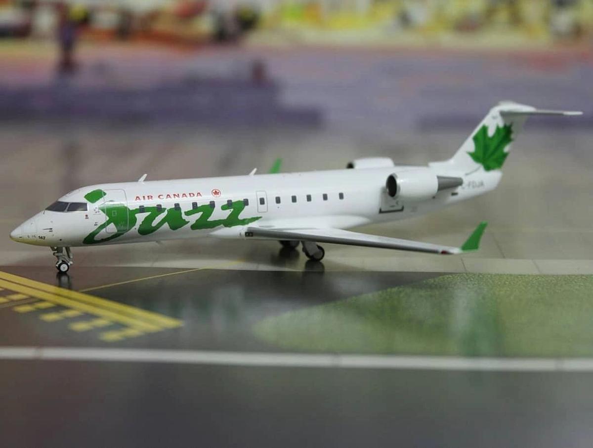 1/200 HYJL-WINGS BOMBARDIER CRJ200 AIR CANADA JAZZ (LIMITED EDITION #006 of ONLY 100)